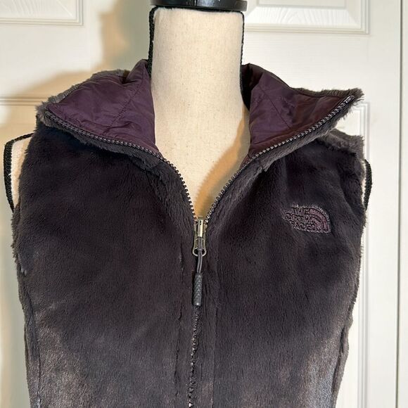 The North Face women’s gray fleece purple reversible vest size S/P - Picture 8 of 12